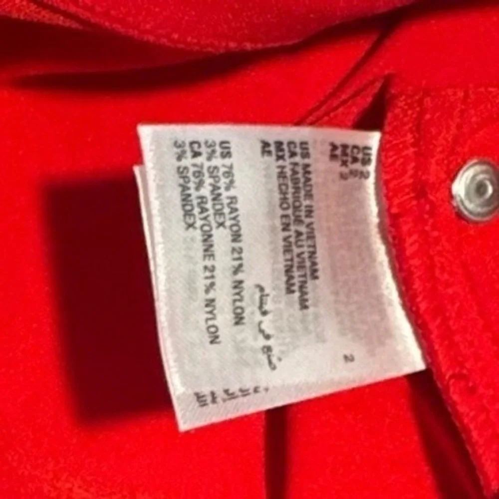 INC International Concepts Red Pull On Shorts Womens Size 2‎ Stud Detail Stretch - Picture 8 of 9